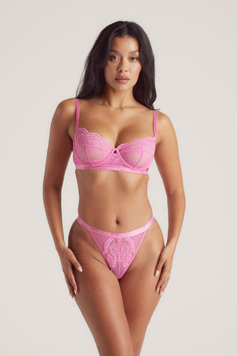 Muriel, 32DD/S