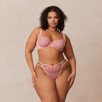 Leslie, 36DD/XL (Thong)