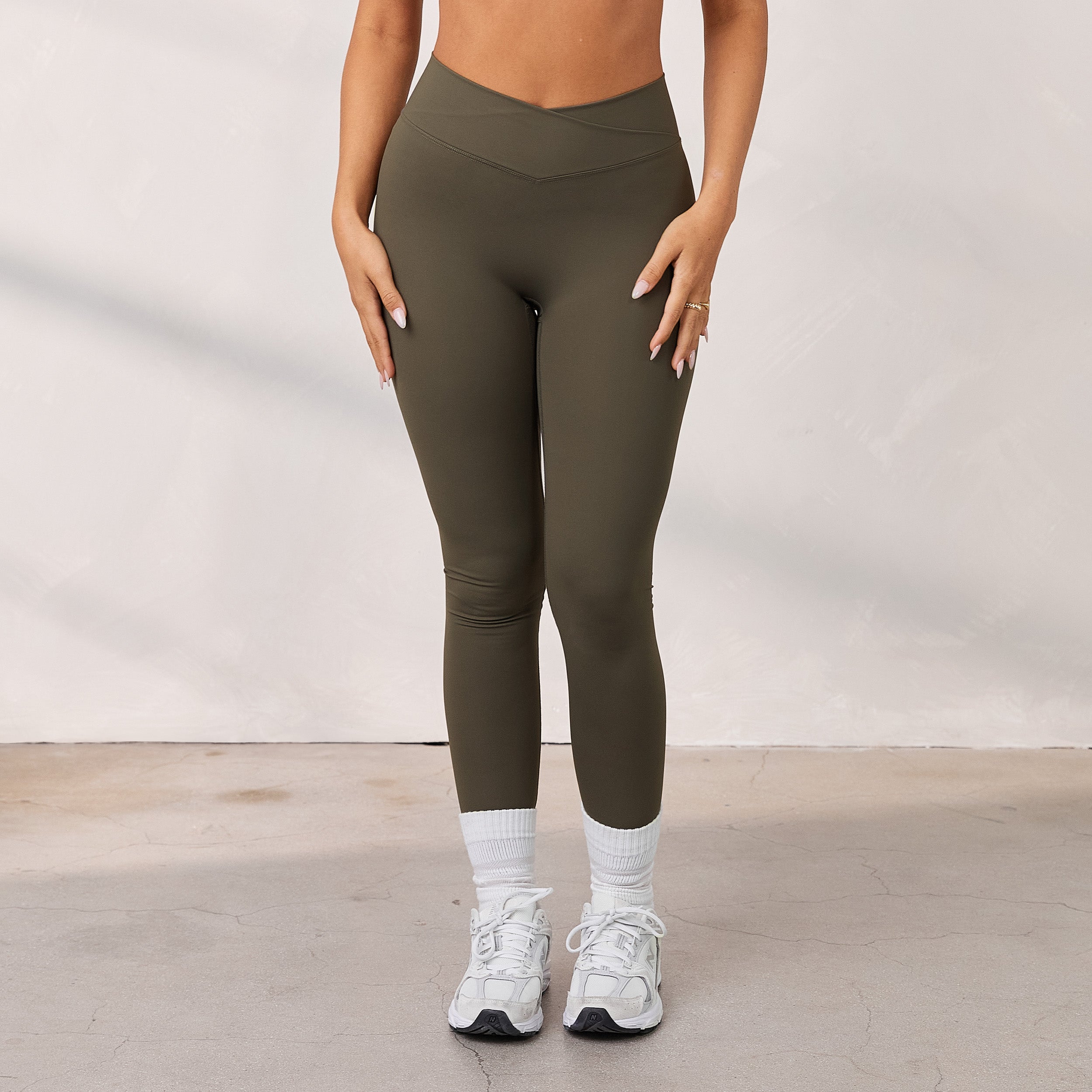 Silhouette Crossover Leggings | Adison, S