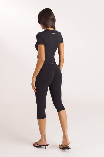 ContourSoft Capri Leggings - Black alternate