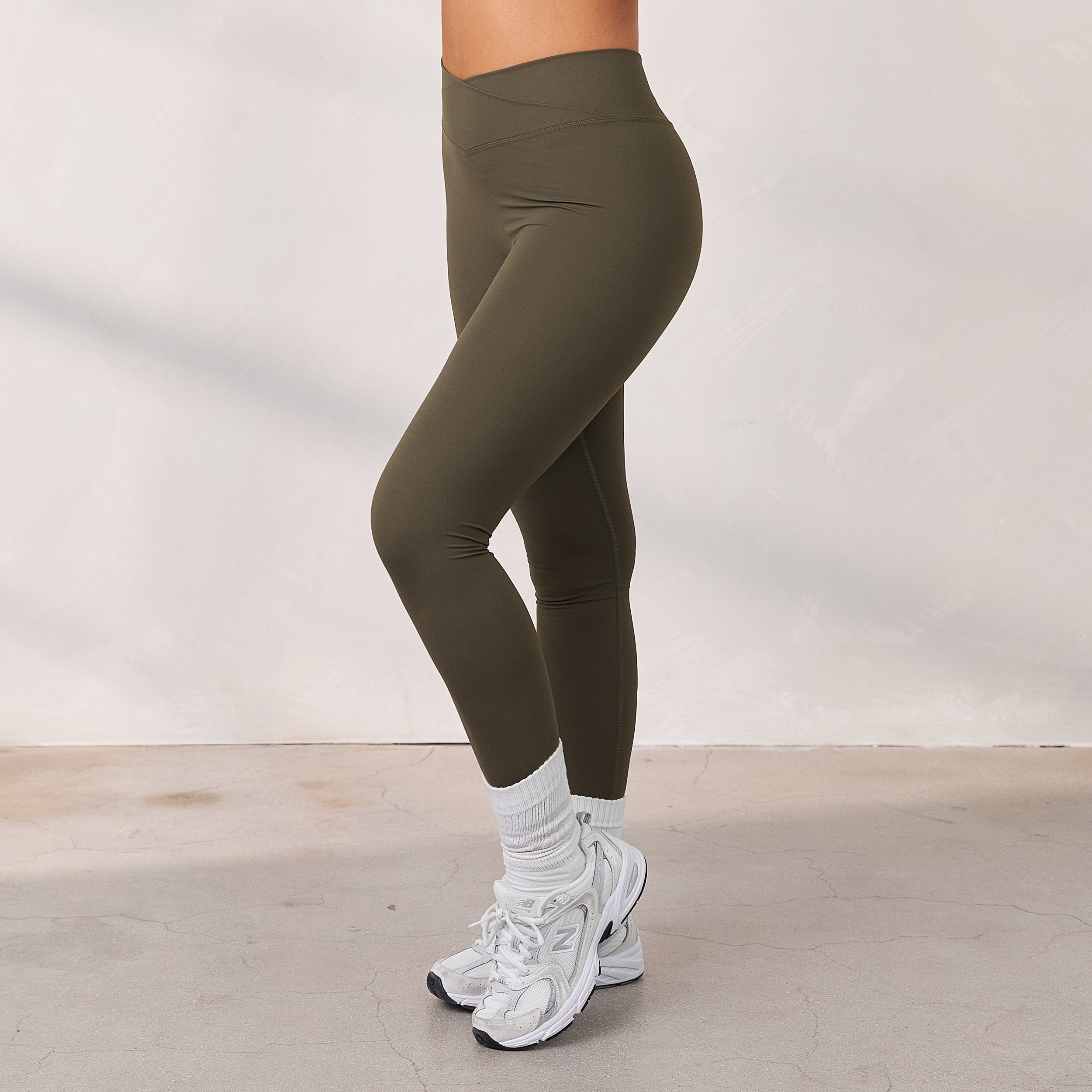 Silhouette Crossover Leggings | Adison, S