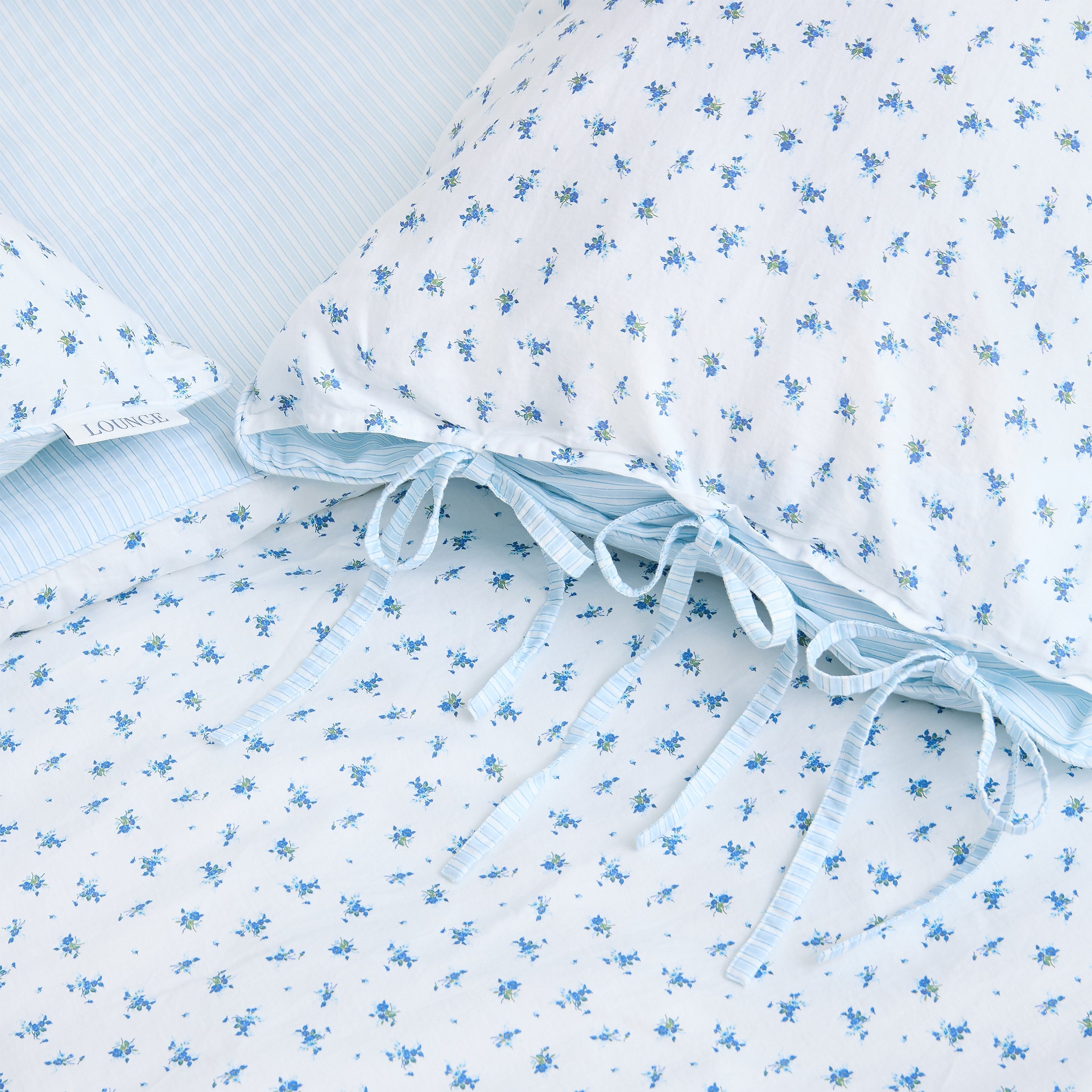 Bloom & Stripe Reversible Duvet Cover | Bloom & Stripe Reversible Duvet Cover - Blue Floral Print