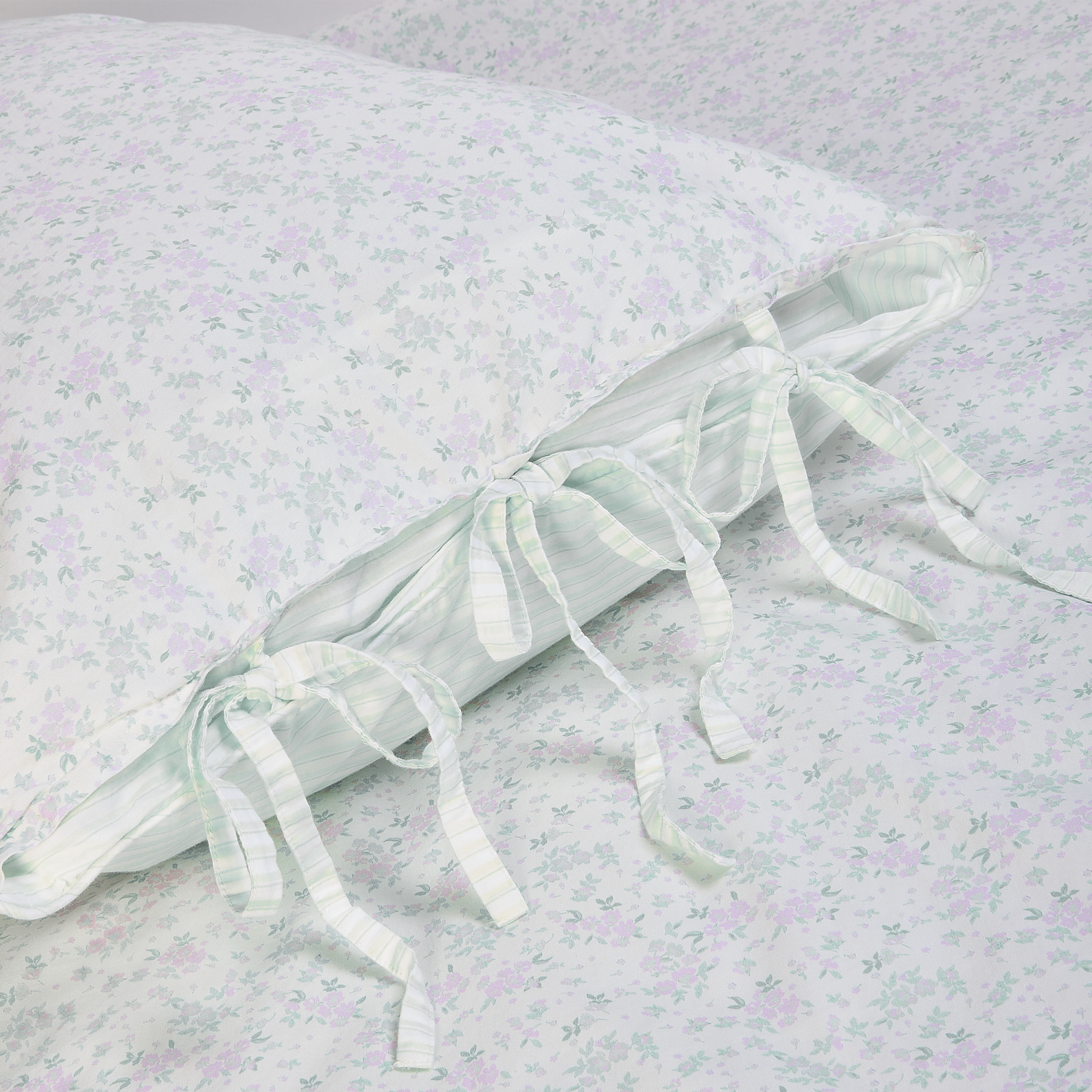 Bloom & Stripe Reversible Pillowcases (2-Pack) - Sage Floral Print